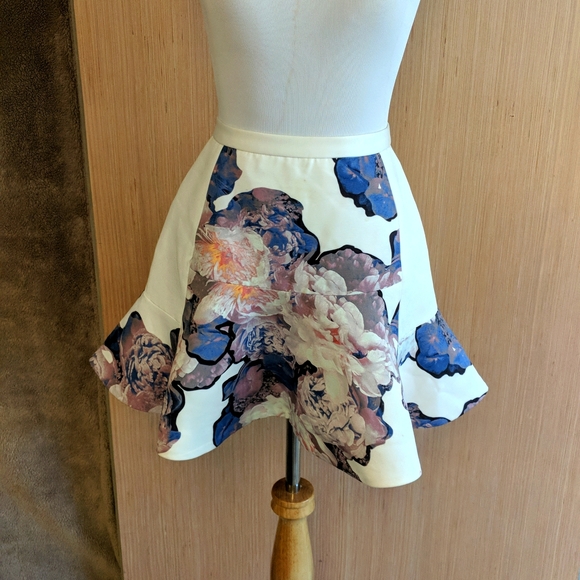 New! FINDERS KEEPERS 2-Piece Adorable Top & Skirt - Picture 9 of 13